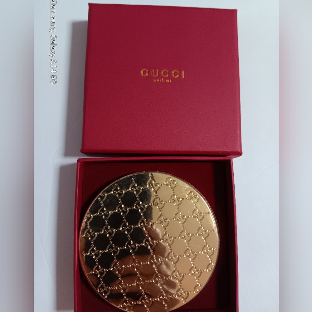 GUCCI Double mirror compact NEW IN BOX PLASTIC ON OUTSIDE OF MIRROR